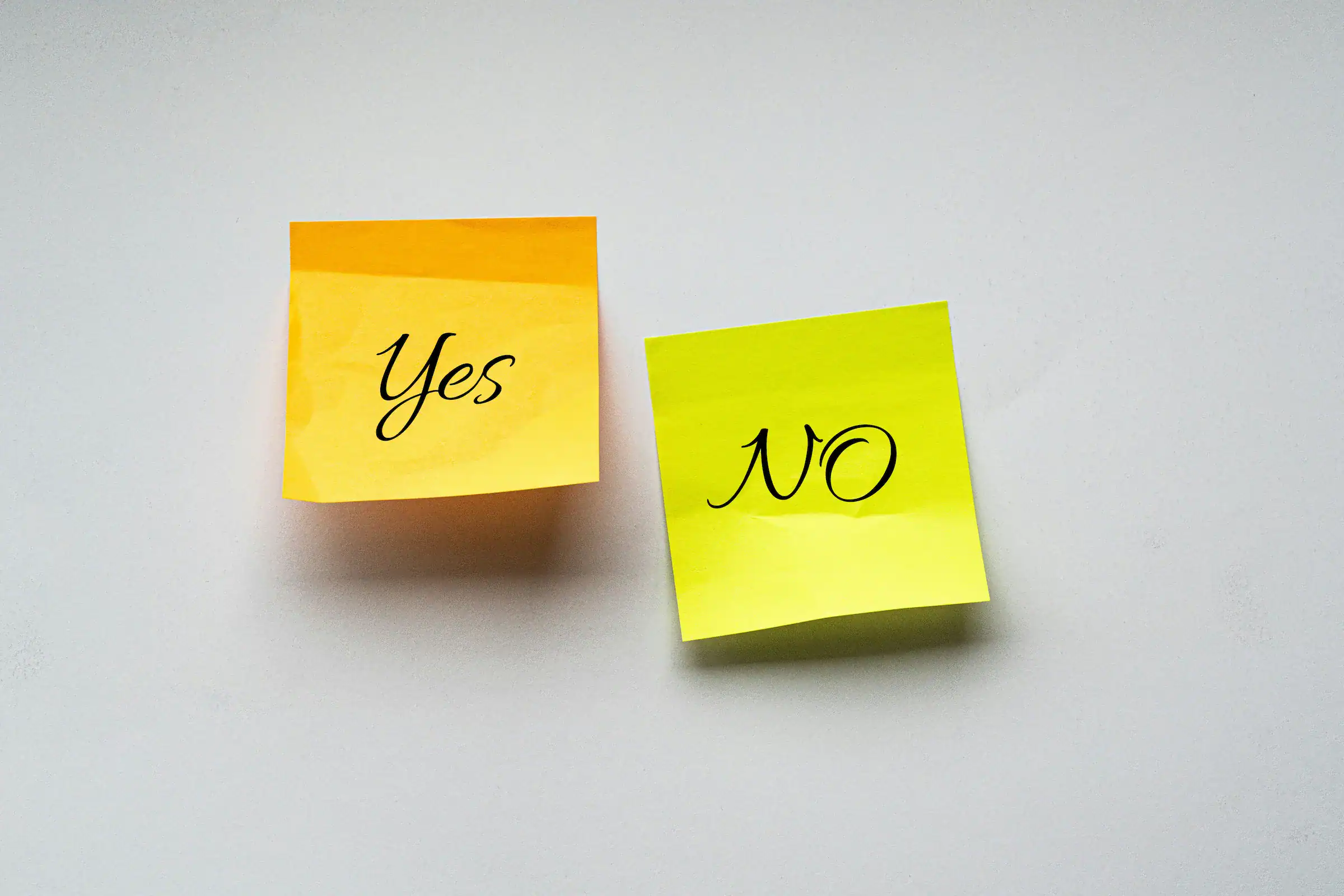 Sticky notes that say yes and no for making life design decisions